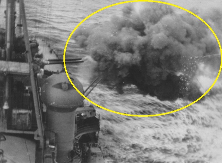 Prinz_Eugen_aft_turret_firing_07.jpg